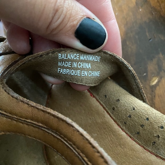 Rockport Flats Size 8.5 T-Strap Leather Tan Grannycore Grandma Mary Jane Sandal - Picture 9 of 9